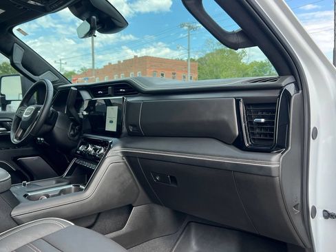 Used 2025 GMC Sierra 2500 AT4X AWD/4WD image 22