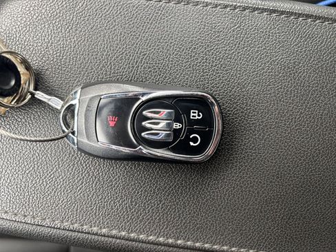 Used 2025 Buick Envista Sport Touring image 22