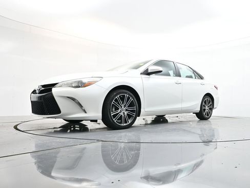 Used 2016 Toyota Camry SE image 29