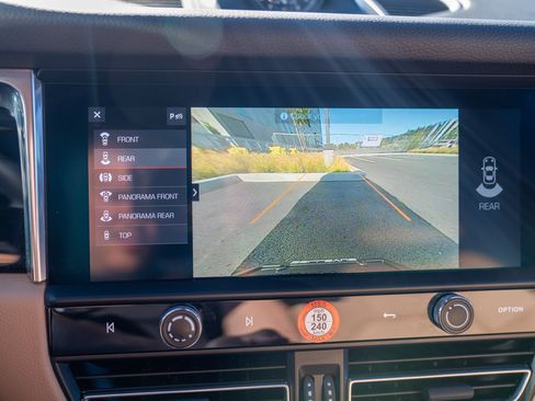 Certified 2026 Porsche Macan AWD/4WD image 19