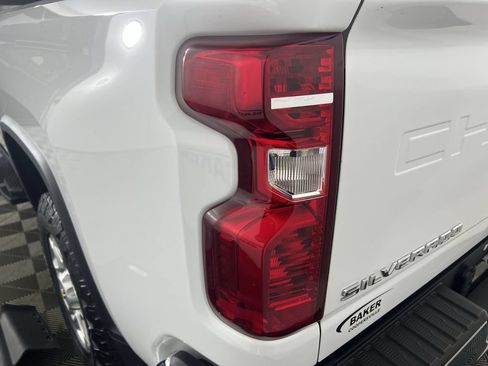 Used 2024 Chevrolet Silverado 2500 LT AWD/4WD image 35