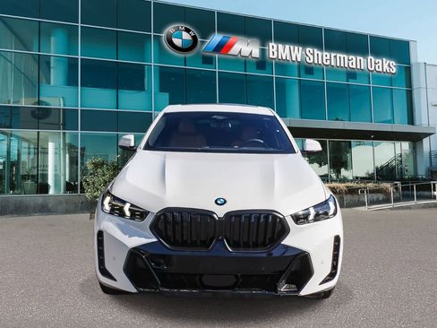 New 2026 BMW X6 xDrive40i w/ Premium Package AWD/4WD image 2