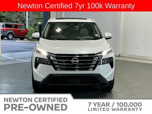 Used 2024 Nissan Rogue SV w/ SV Premium Package FWD image 3