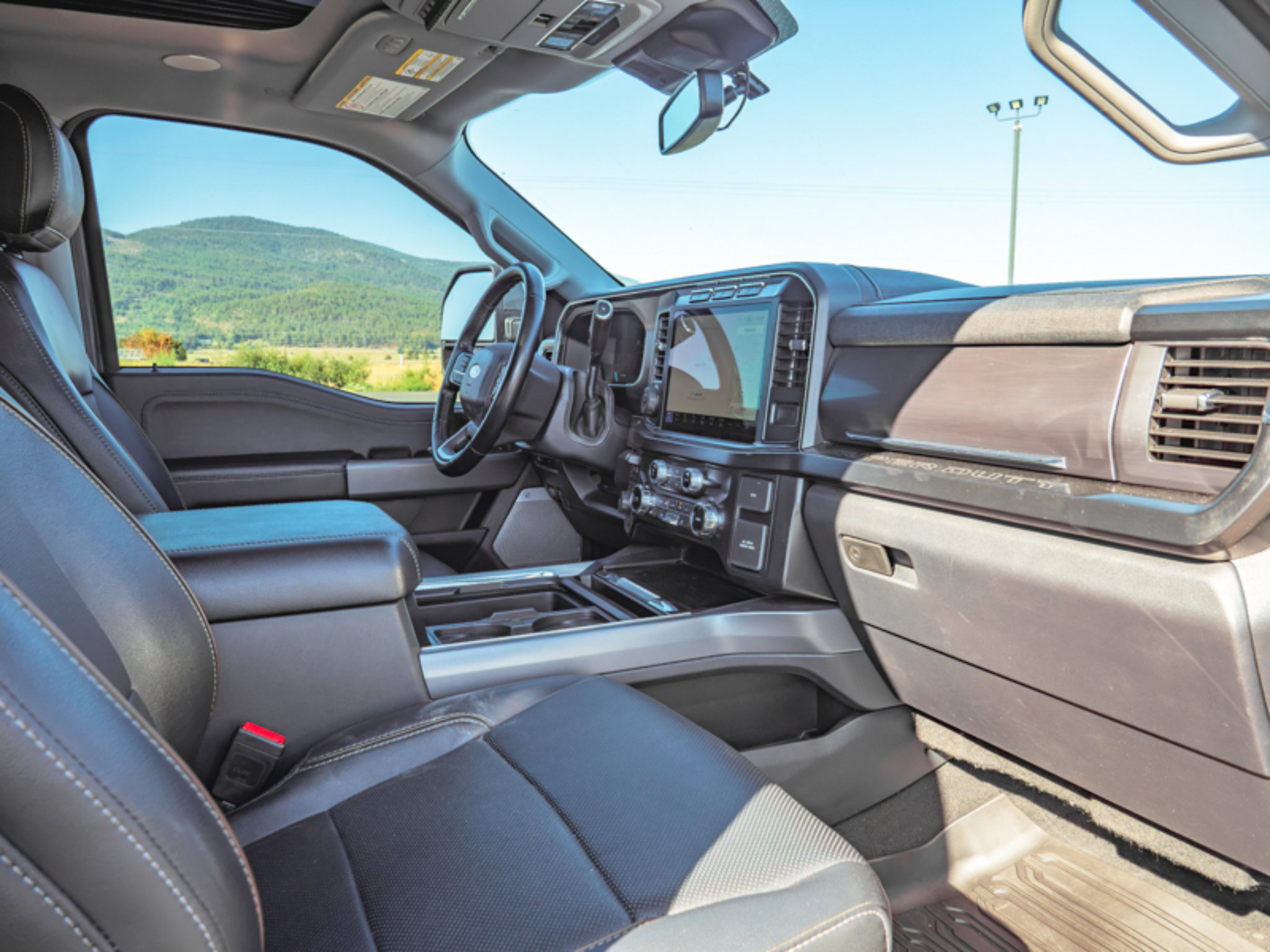 Used 2023 Ford F250 Lariat w/ Lariat Ultimate Package AWD/4WD image 26