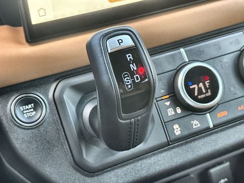 Used 2024 Land Rover Defender 130 X image 28