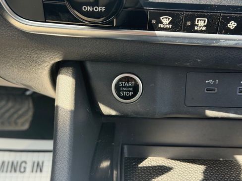 Used 2023 Nissan Rogue SV image 19