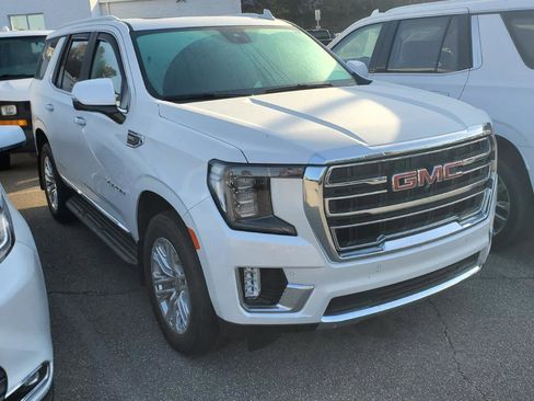 Used 2023 GMC Yukon SLT w/ SLT Luxury Package image 2