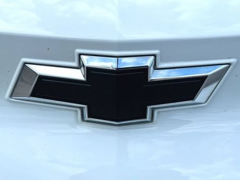 Used 2023 Chevrolet Bolt EUV LT w/ Convenience Package FWD image 30