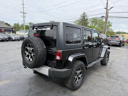 Used 2015 Jeep Wrangler Unlimited Sahara w/ Connectivity Group AWD/4WD image 6
