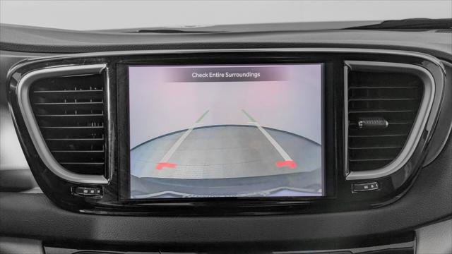 Used 2024 Chrysler Pacifica Touring-L FWD image 30
