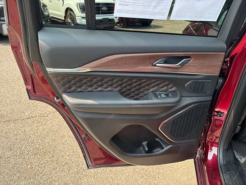 Used 2025 Jeep Grand Cherokee Summit w/ Adv Protech Group IV AWD/4WD image 20
