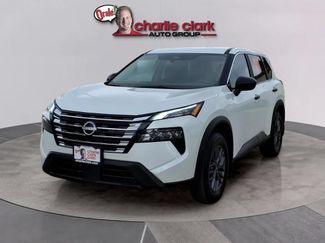 Used 2025 Nissan Rogue S FWD video 1