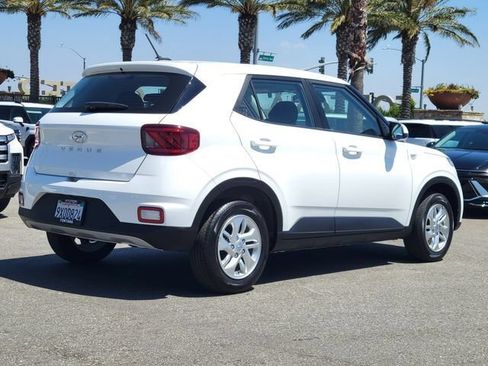 Certified 2026 Hyundai Venue SE FWD image 4