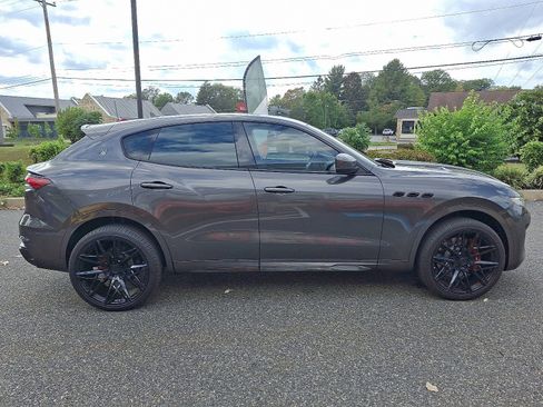 Used 2019 Maserati Levante Trofeo image 7