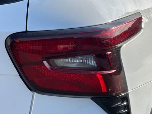 Used 2025 Chevrolet Trax LT w/ LT Convenience Package image 46