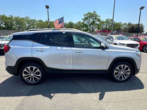 Used 2018 GMC Terrain SLT w/ Preferred Package AWD/4WD image 3