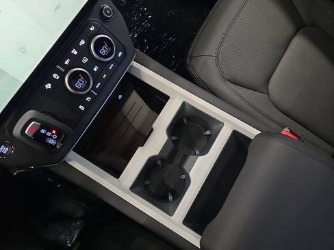 New 2026 Land Rover Defender 110 X-Dynamic SE AWD/4WD image 18