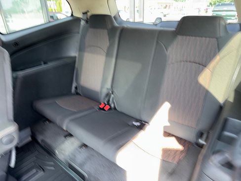 Used 2017 Chevrolet Traverse LT image 9