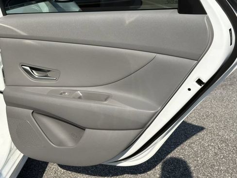 Used 2022 Hyundai Elantra SEL w/ Convenience + Premium Package FWD image 19