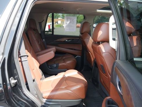 Used 2020 Cadillac Escalade Luxury AWD/4WD image 27