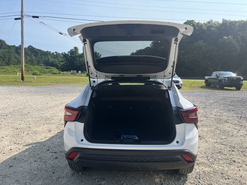 New 2026 Chevrolet Trax LT w/ Midnight Edition FWD image 25