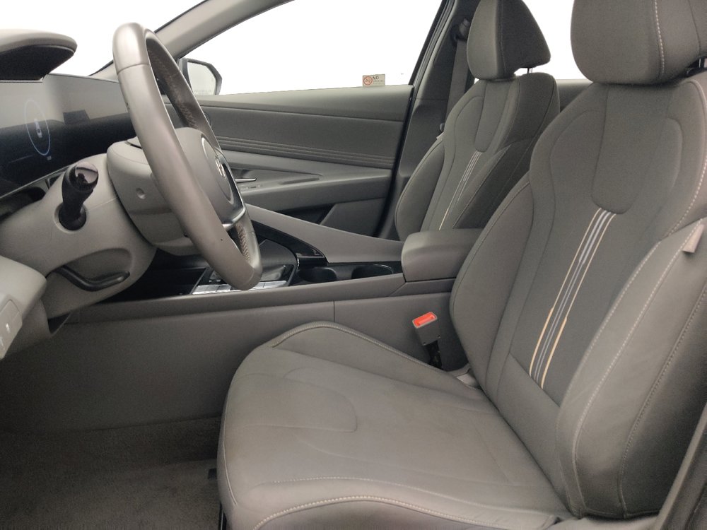 Used 2025 Hyundai Elantra SEL FWD image 17