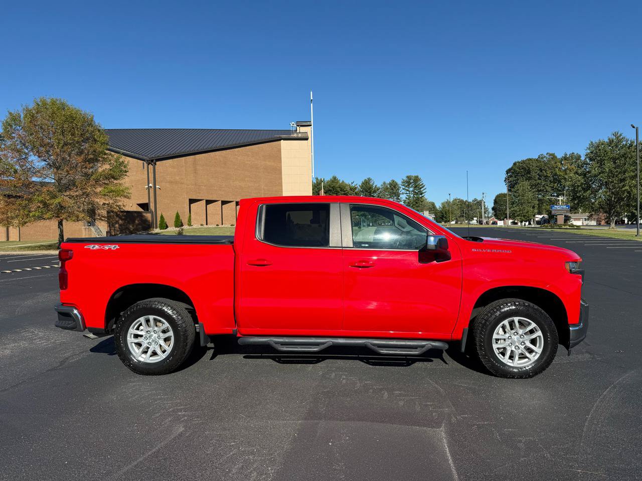 Used 2020 Chevrolet Silverado 1500 LT w/ All-Star Edition AWD/4WD image 3