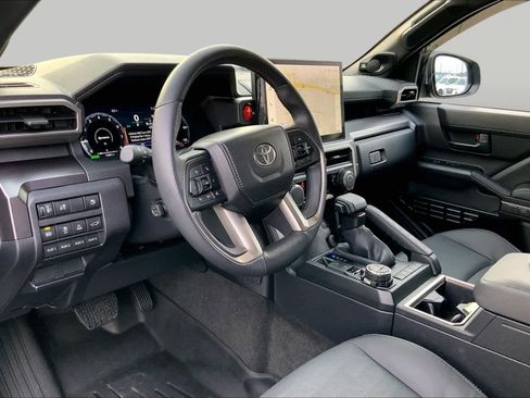 Used 2025 Toyota 4Runner TRD Off-Road Premium AWD/4WD image 16