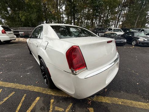 Used 2012 Chrysler 300 image 4
