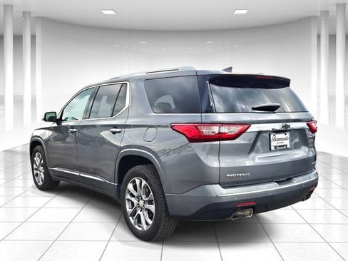 Used 2019 Chevrolet Traverse Premier w/ Driver Confidence II Package FWD image 3