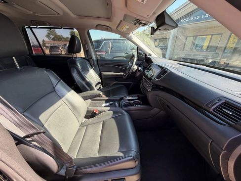 Used 2019 Honda Pilot Touring image 11
