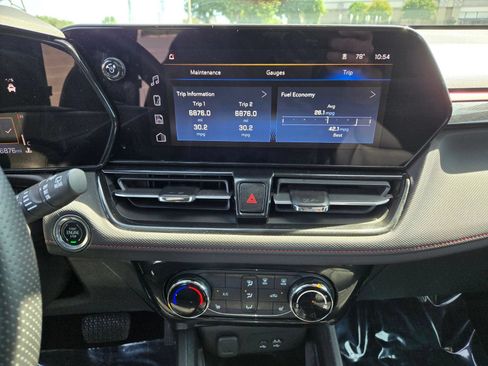 Used 2025 Chevrolet TrailBlazer RS FWD image 11