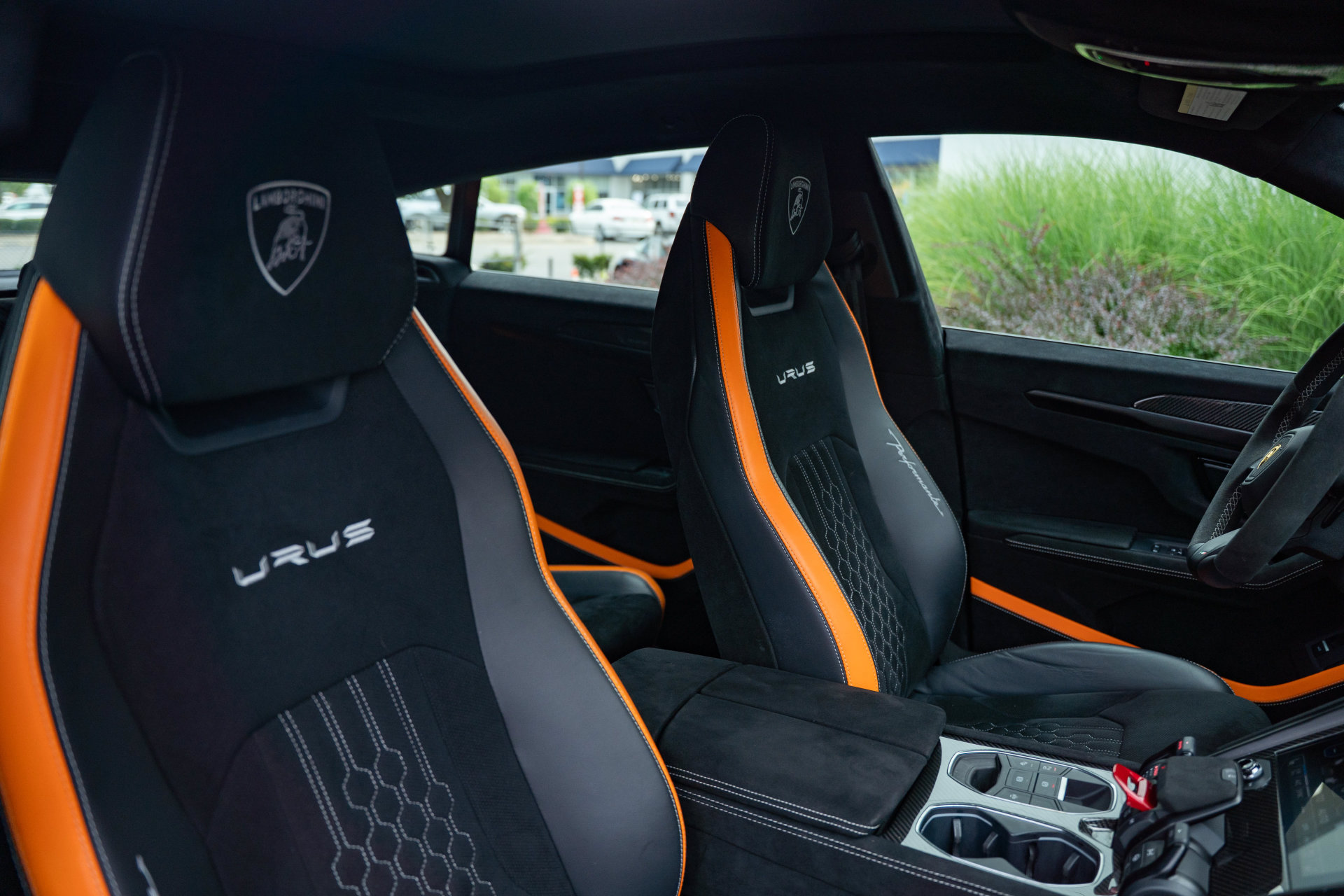 Used 2024 Lamborghini Urus Performante AWD/4WD image 31