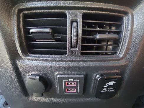 Used 2021 Nissan Titan SV w/ SV Convenience Package RWD image 21
