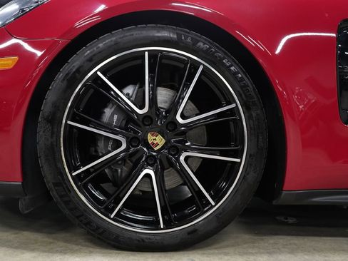 Used 2020 Porsche Panamera RWD image 32