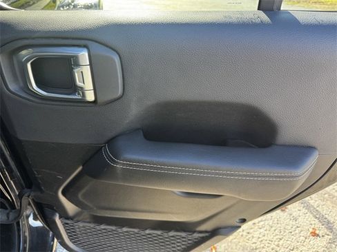 Certified 2023 Jeep Gladiator Overland image 16