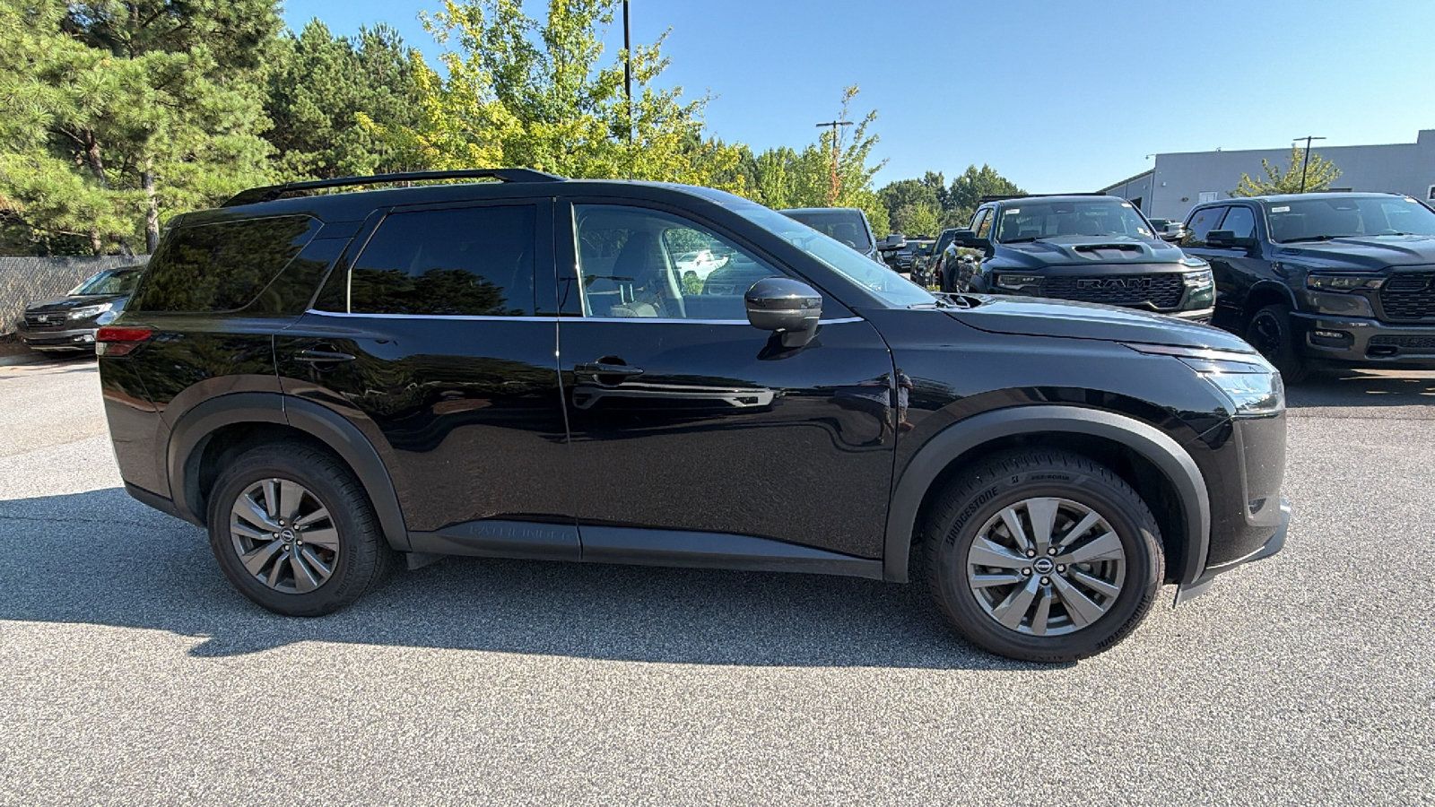 Used 2024 Nissan Pathfinder SV AWD/4WD image 7