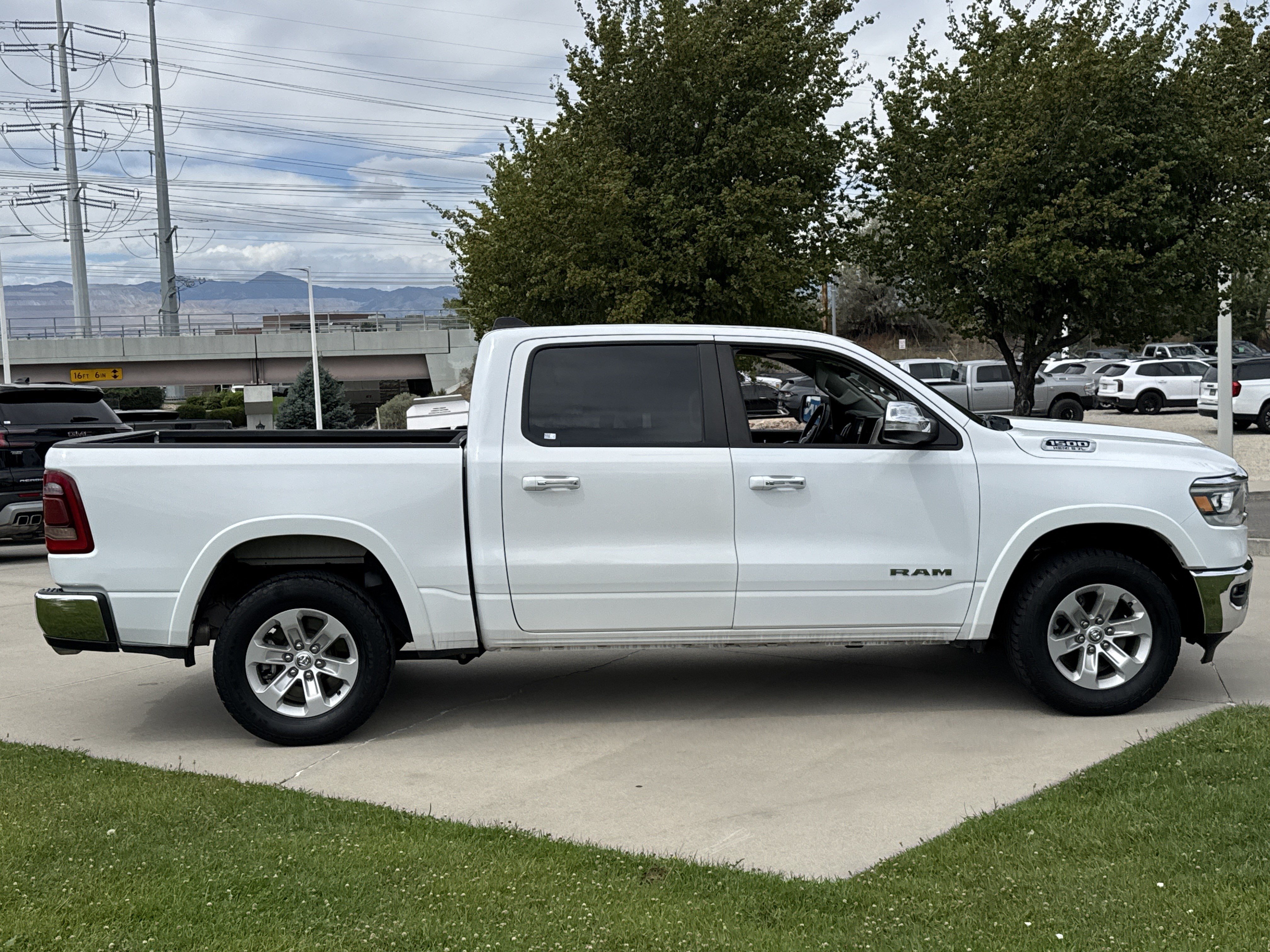 Used 2022 RAM 1500 Laramie AWD/4WD image 6