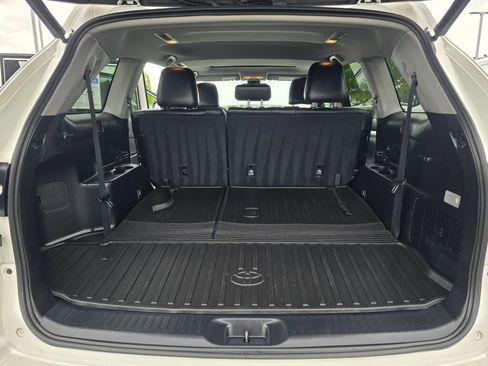 Used 2017 Toyota Highlander XLE AWD/4WD image 10