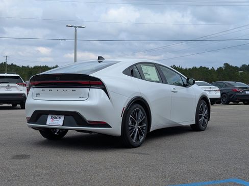 New 2026 Toyota Prius XLE image 6