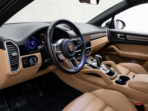 Certified 2023 Porsche Cayenne image 4