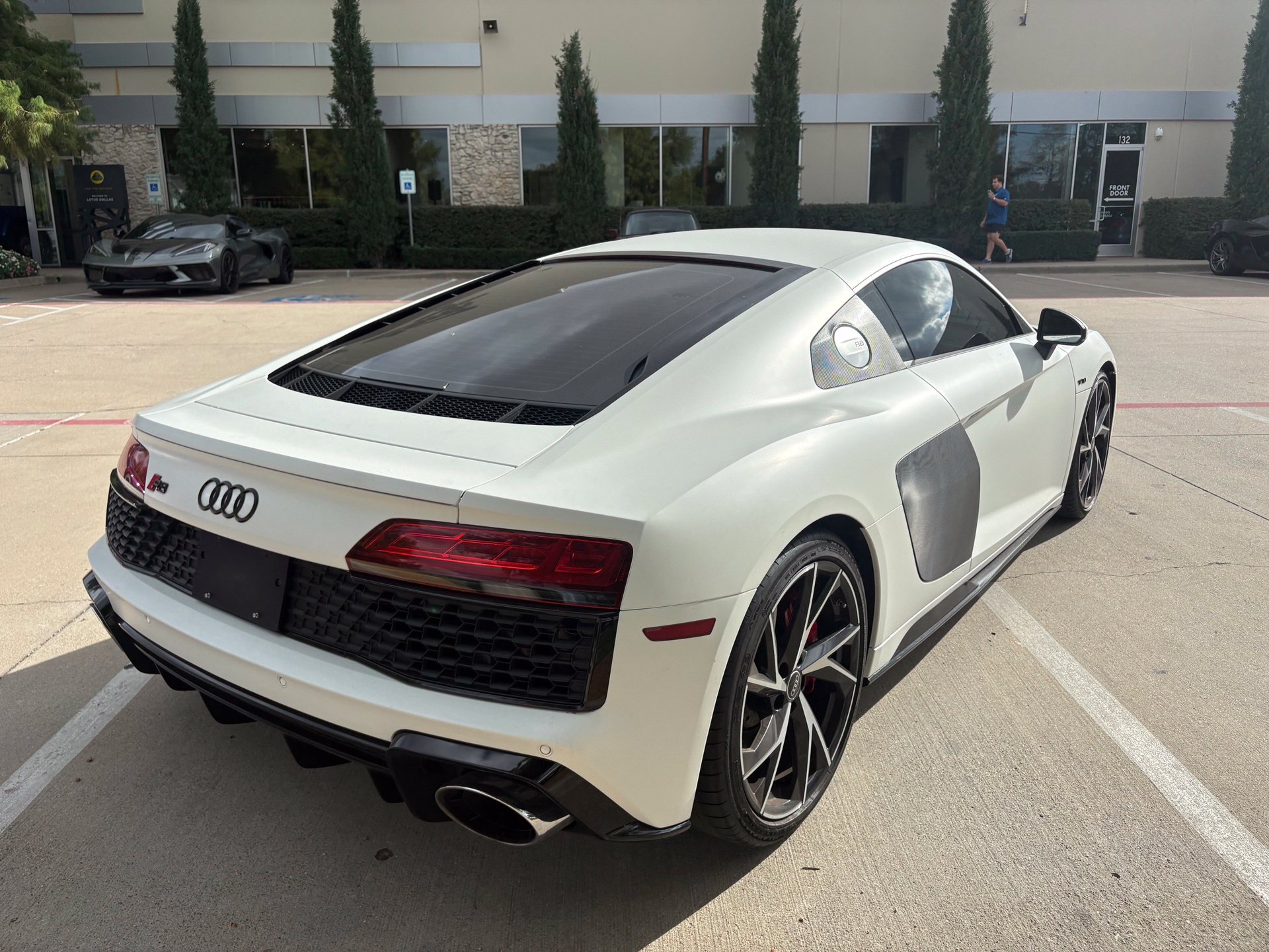 Used 2021 Audi R8 V10 w/ Premium Package RWD image 4
