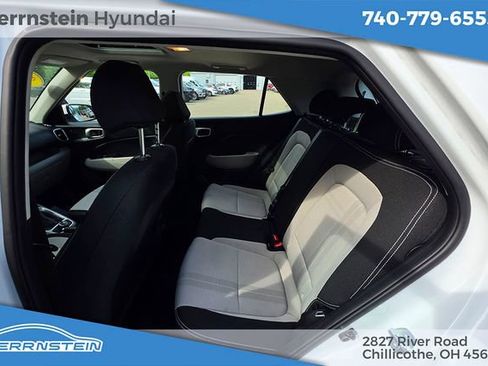 Used 2025 Hyundai Venue SEL FWD image 23