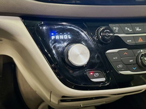 Used 2019 Chrysler Pacifica Touring-L Plus w/ Advanced Safetytec Group FWD image 25