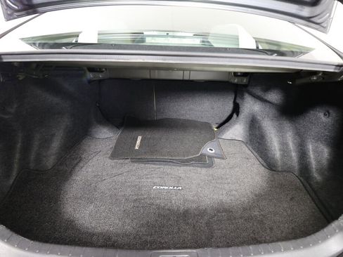 Used 2015 Toyota Corolla LE image 18