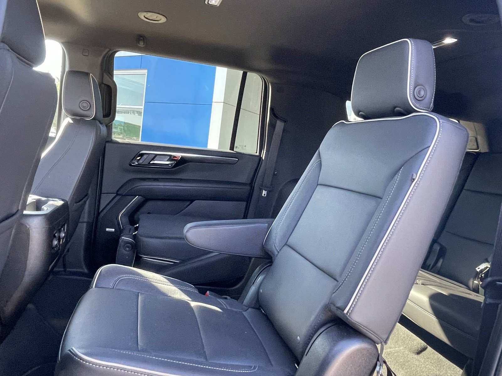 Used 2025 Chevrolet Suburban Premier AWD/4WD image 15