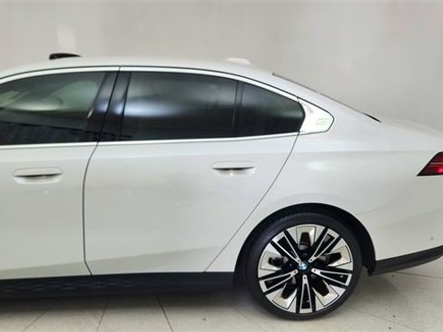 Used 2025 BMW 530i image 11