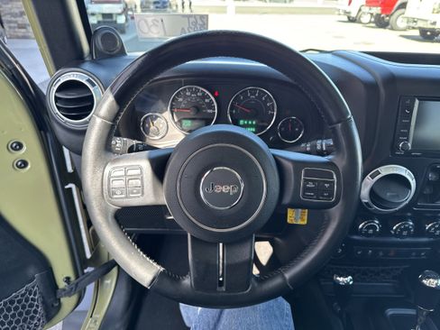 Used 2013 Jeep Wrangler Unlimited Sahara w/ Dual Top Group AWD/4WD image 17