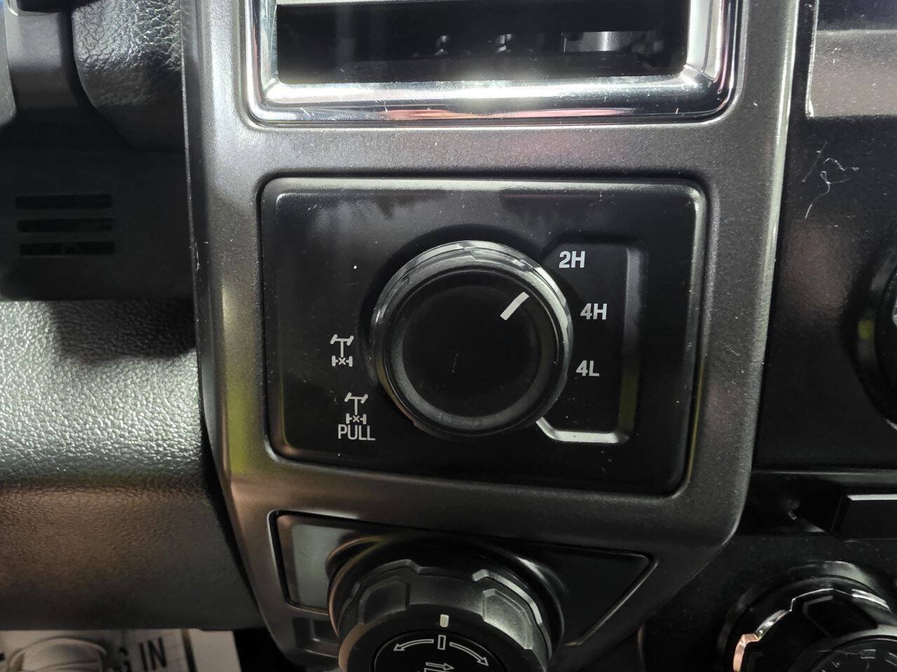 Used 2016 Ford F150 XLT w/ Equipment Group 302A Luxury AWD/4WD image 39