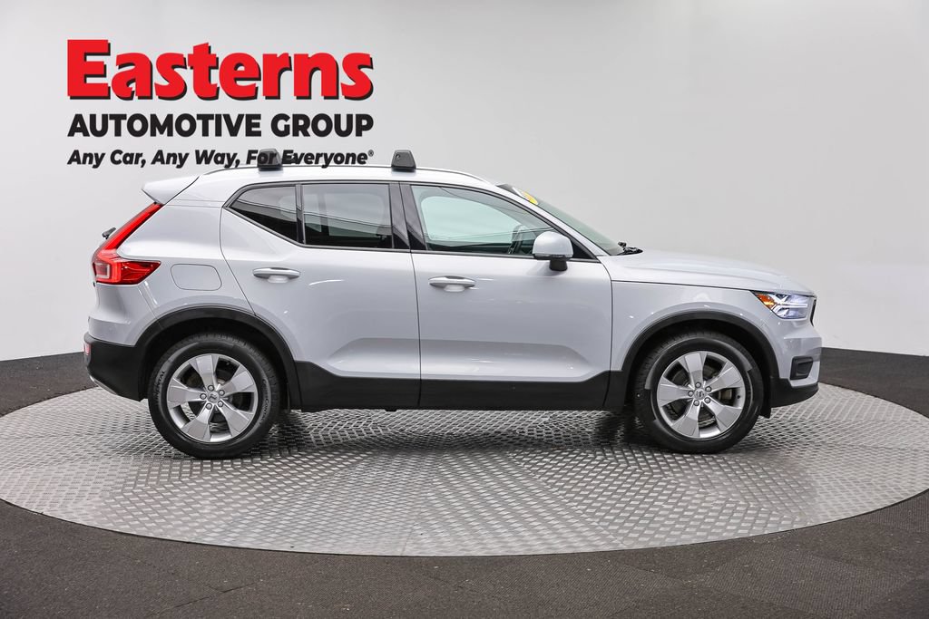 Used 2021 Volvo XC40 T4 Momentum FWD image 5